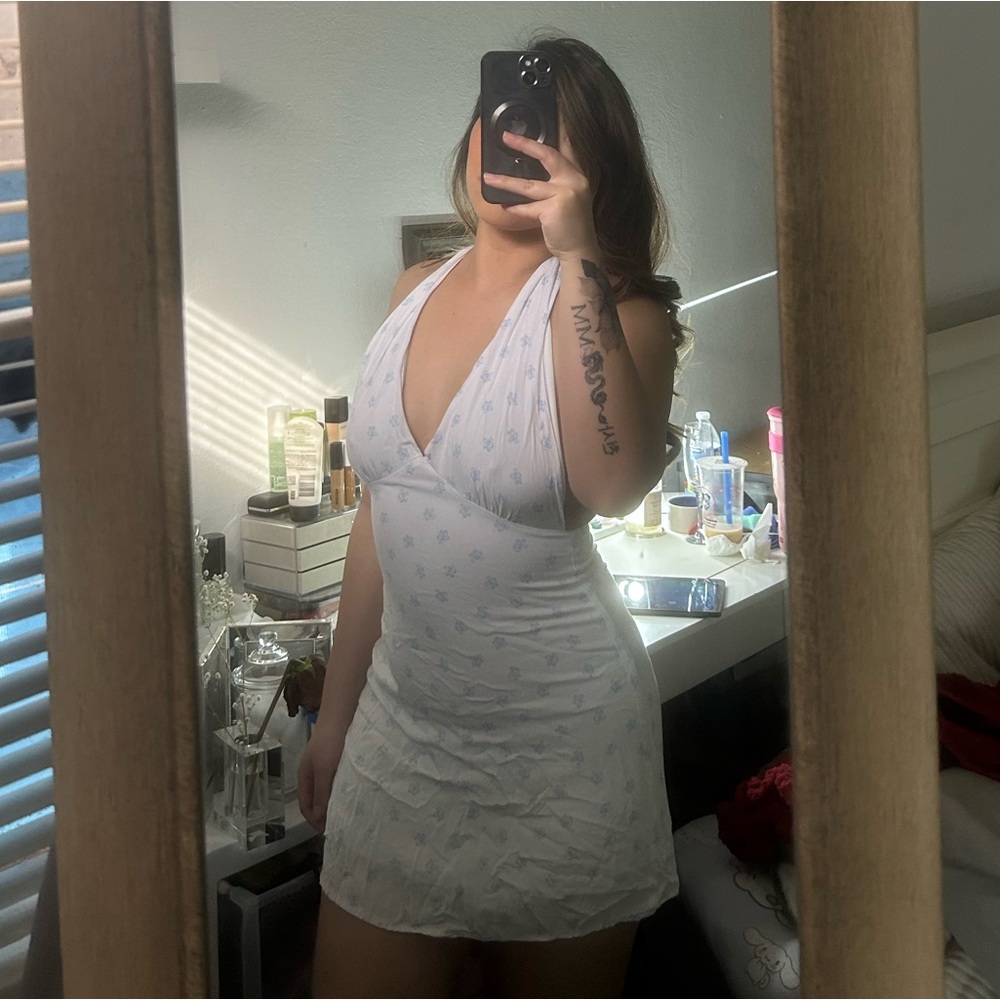 White w/blue flower mini dress